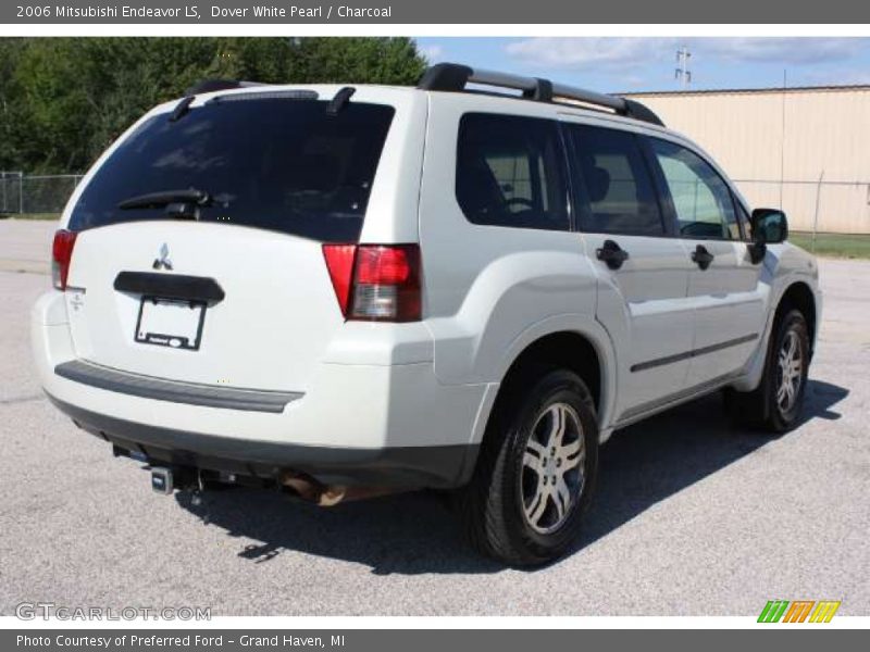 Dover White Pearl / Charcoal 2006 Mitsubishi Endeavor LS