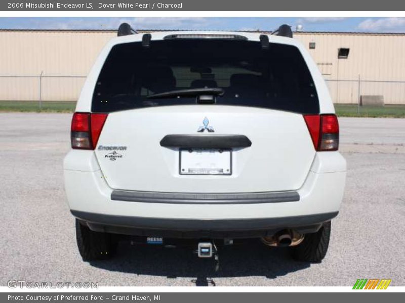 Dover White Pearl / Charcoal 2006 Mitsubishi Endeavor LS