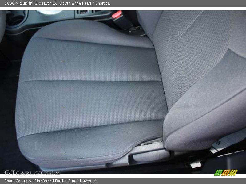 Dover White Pearl / Charcoal 2006 Mitsubishi Endeavor LS