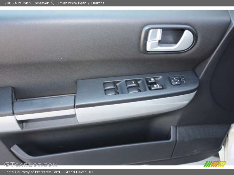 Dover White Pearl / Charcoal 2006 Mitsubishi Endeavor LS