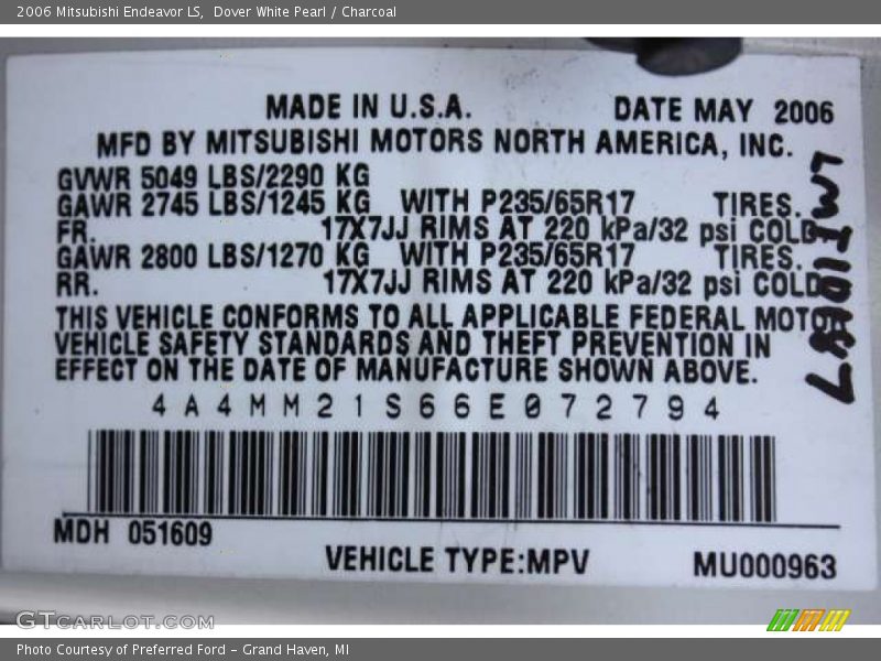 Dover White Pearl / Charcoal 2006 Mitsubishi Endeavor LS