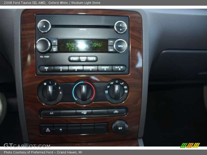 Oxford White / Medium Light Stone 2008 Ford Taurus SEL AWD