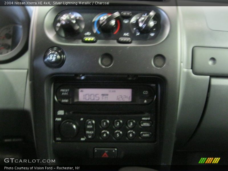 Silver Lightning Metallic / Charcoal 2004 Nissan Xterra XE 4x4