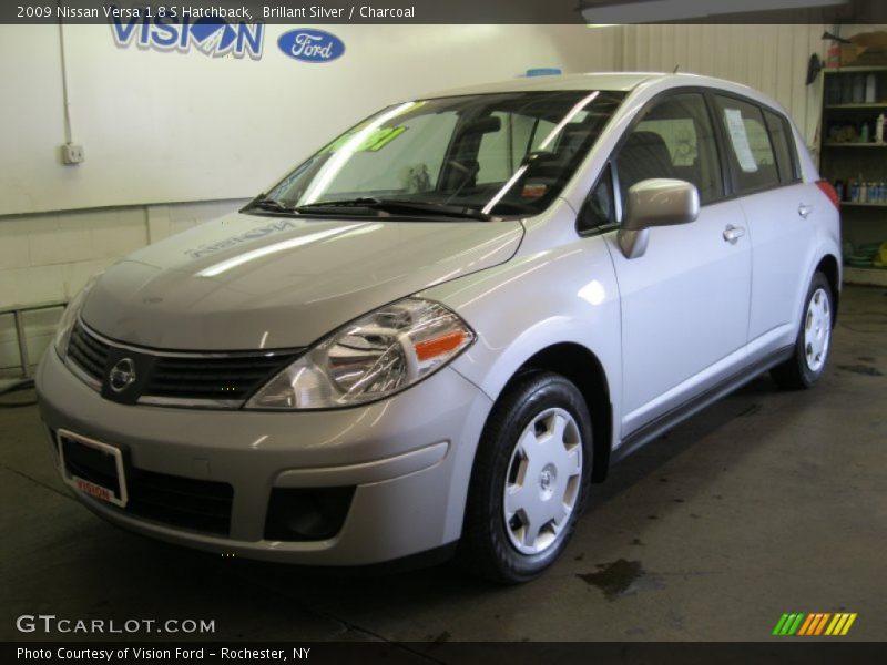 Brillant Silver / Charcoal 2009 Nissan Versa 1.8 S Hatchback