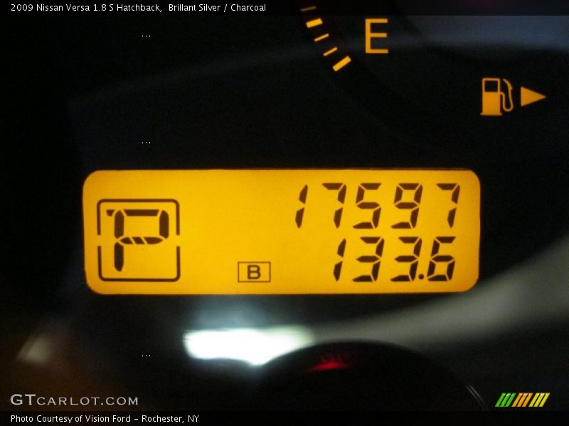 Brillant Silver / Charcoal 2009 Nissan Versa 1.8 S Hatchback