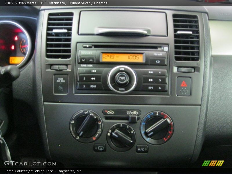 Brillant Silver / Charcoal 2009 Nissan Versa 1.8 S Hatchback