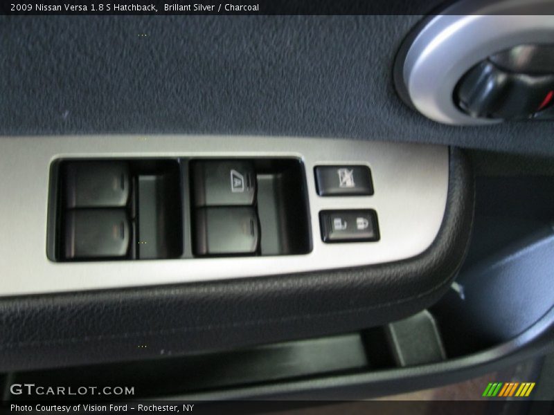Brillant Silver / Charcoal 2009 Nissan Versa 1.8 S Hatchback