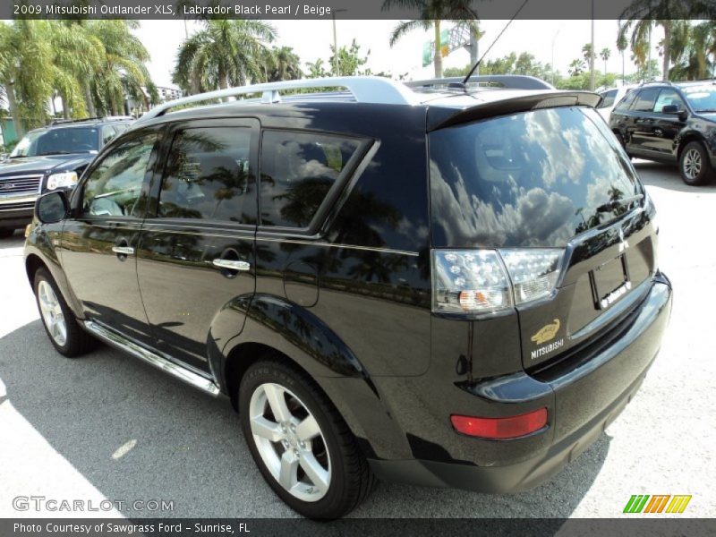 Labrador Black Pearl / Beige 2009 Mitsubishi Outlander XLS