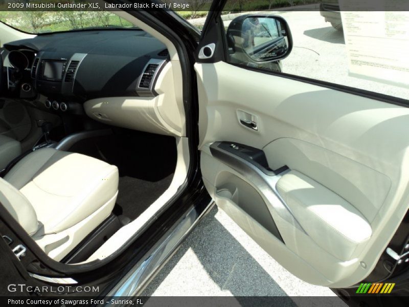 Labrador Black Pearl / Beige 2009 Mitsubishi Outlander XLS