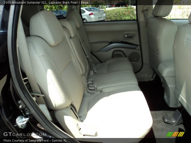 Labrador Black Pearl / Beige 2009 Mitsubishi Outlander XLS