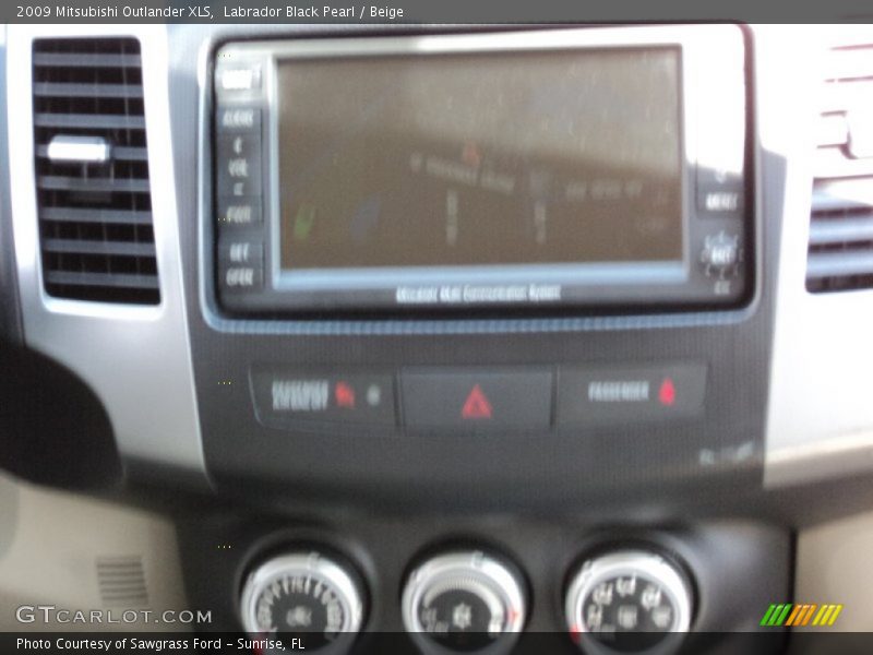 Labrador Black Pearl / Beige 2009 Mitsubishi Outlander XLS