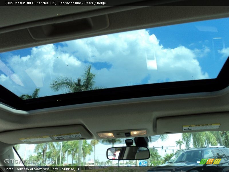 Labrador Black Pearl / Beige 2009 Mitsubishi Outlander XLS