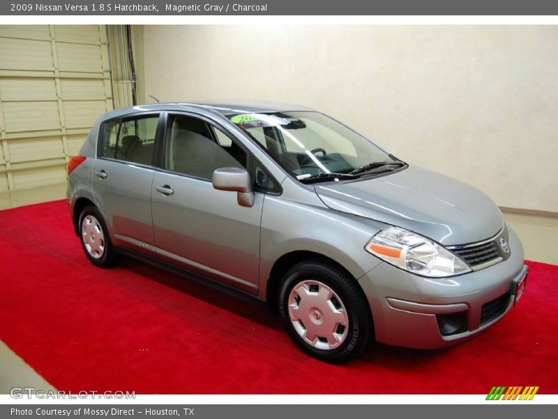 Magnetic Gray / Charcoal 2009 Nissan Versa 1.8 S Hatchback