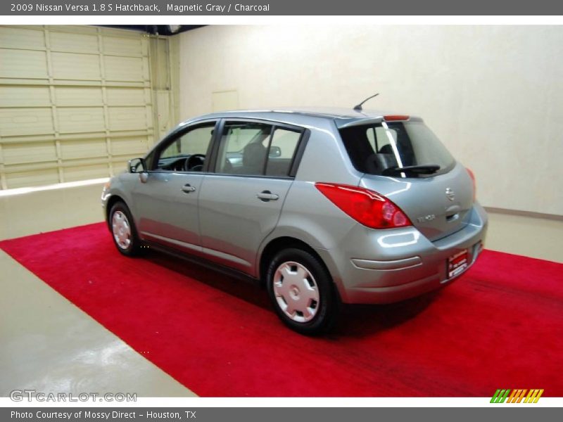 Magnetic Gray / Charcoal 2009 Nissan Versa 1.8 S Hatchback