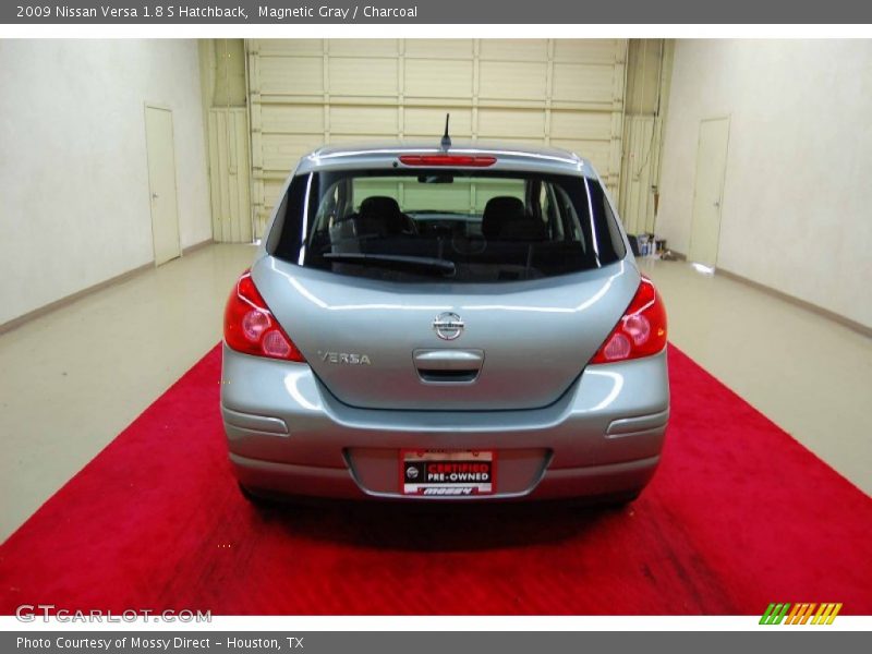Magnetic Gray / Charcoal 2009 Nissan Versa 1.8 S Hatchback