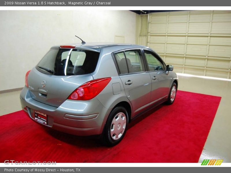 Magnetic Gray / Charcoal 2009 Nissan Versa 1.8 S Hatchback