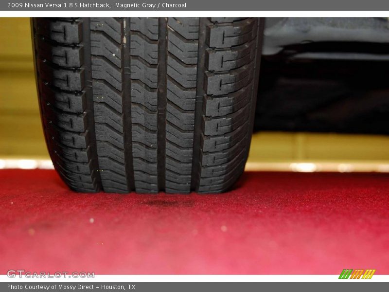 Magnetic Gray / Charcoal 2009 Nissan Versa 1.8 S Hatchback