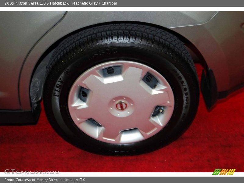 Magnetic Gray / Charcoal 2009 Nissan Versa 1.8 S Hatchback