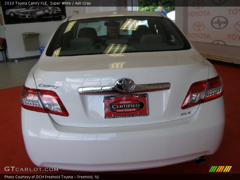Super White / Ash Gray 2010 Toyota Camry XLE