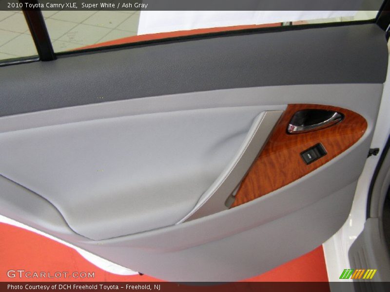 Super White / Ash Gray 2010 Toyota Camry XLE