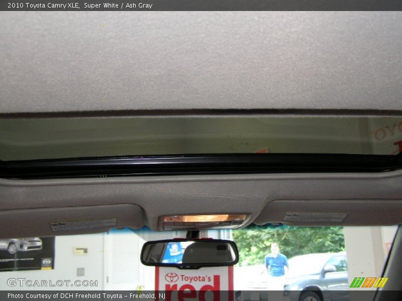 Super White / Ash Gray 2010 Toyota Camry XLE