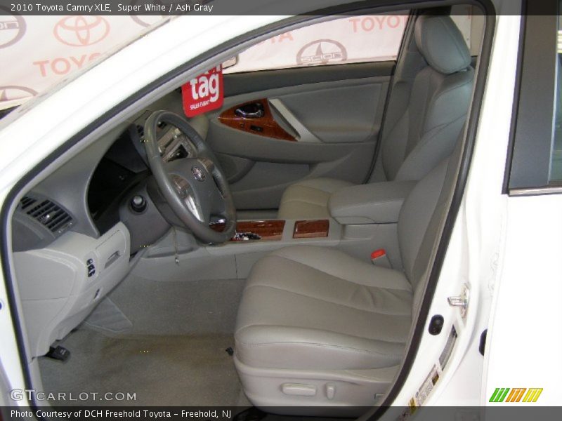 Super White / Ash Gray 2010 Toyota Camry XLE
