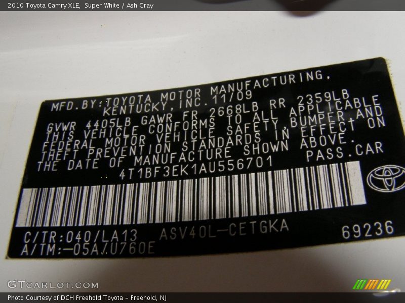 Super White / Ash Gray 2010 Toyota Camry XLE