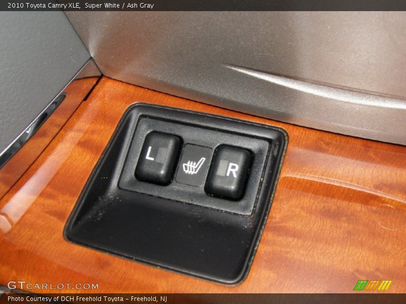 Super White / Ash Gray 2010 Toyota Camry XLE