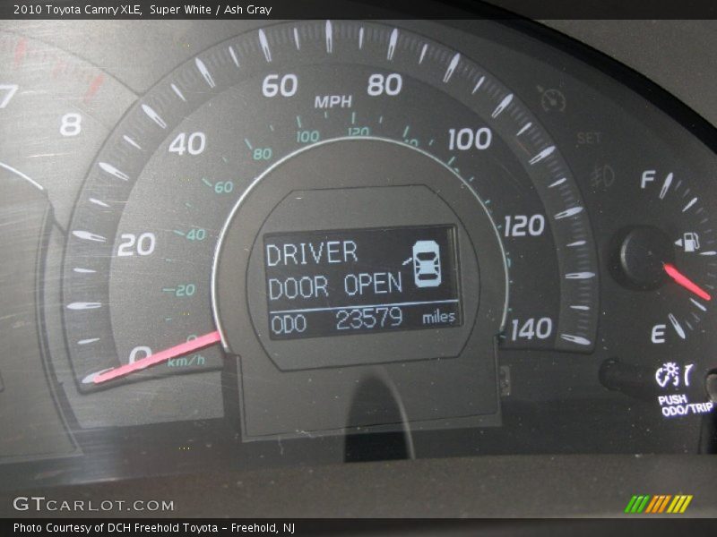 Super White / Ash Gray 2010 Toyota Camry XLE