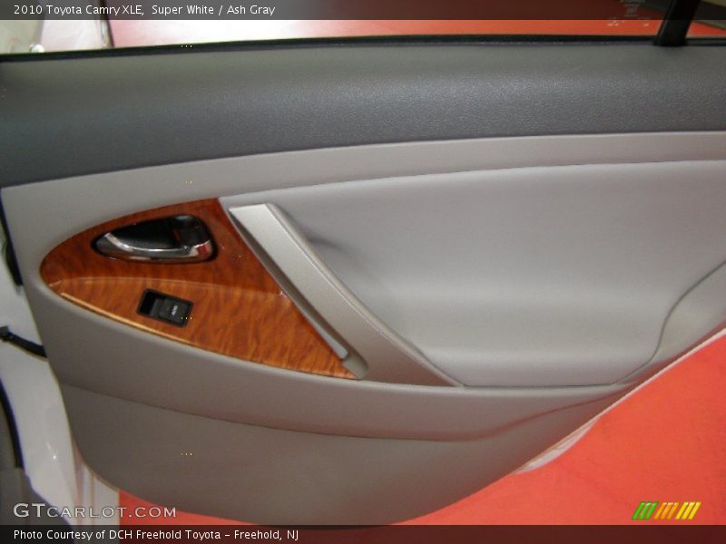 Super White / Ash Gray 2010 Toyota Camry XLE