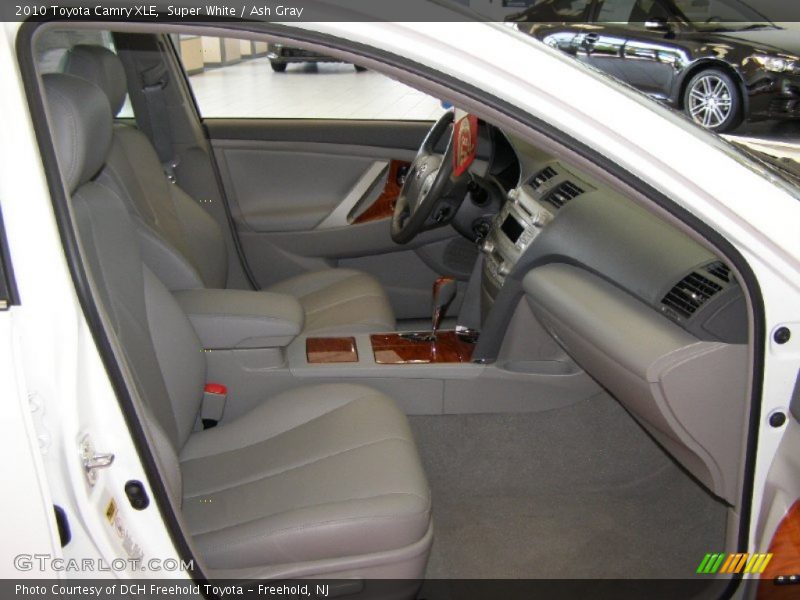 Super White / Ash Gray 2010 Toyota Camry XLE