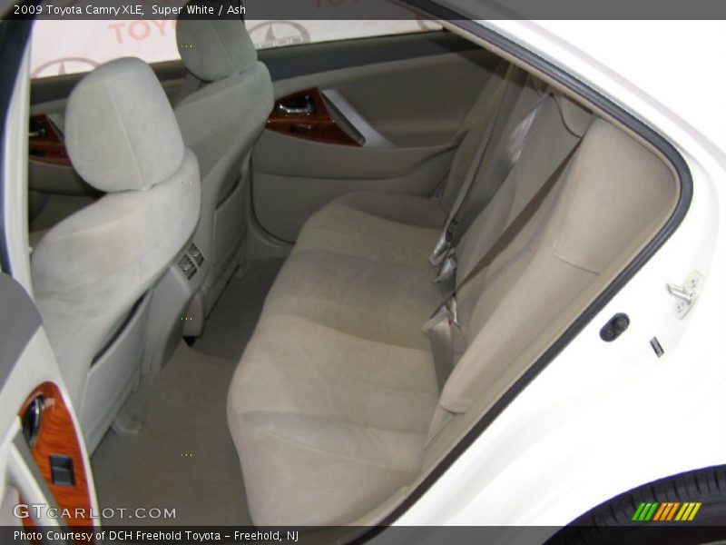 Super White / Ash 2009 Toyota Camry XLE