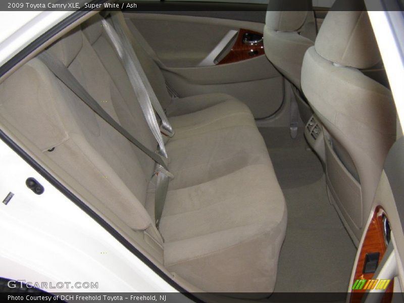 Super White / Ash 2009 Toyota Camry XLE