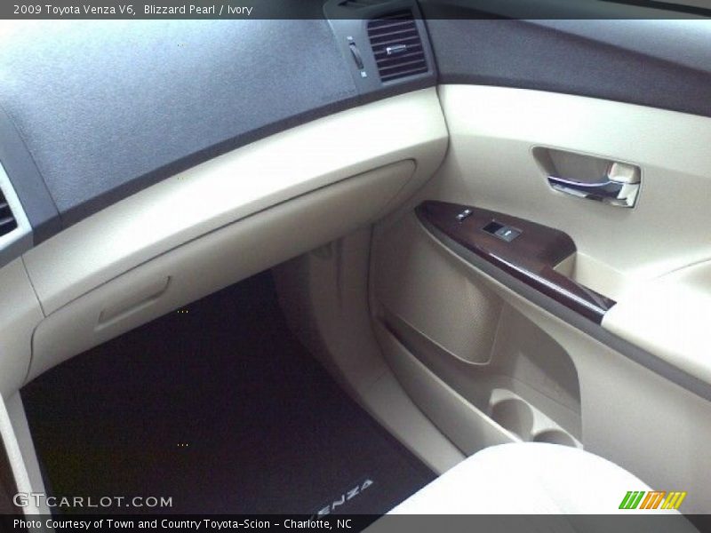 Blizzard Pearl / Ivory 2009 Toyota Venza V6