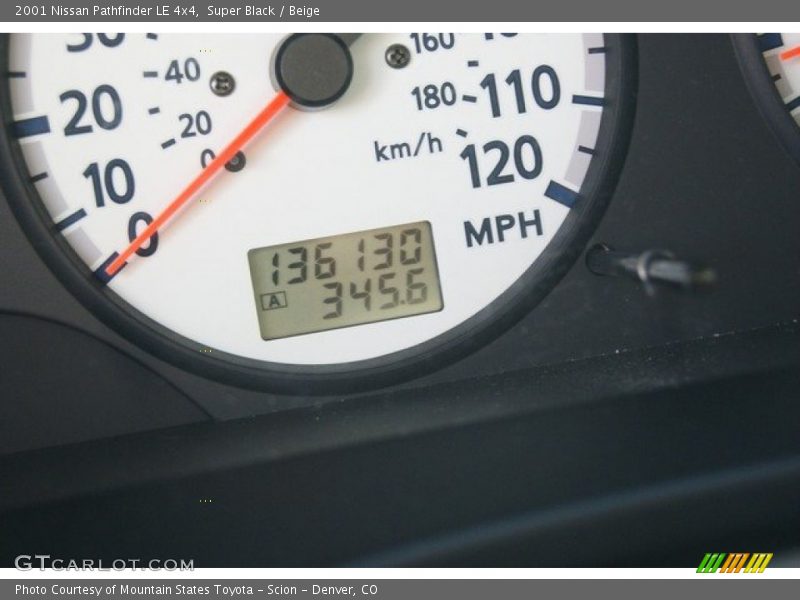 Super Black / Beige 2001 Nissan Pathfinder LE 4x4