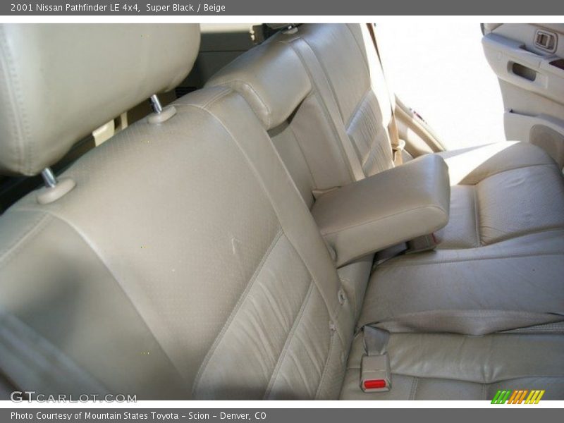 Super Black / Beige 2001 Nissan Pathfinder LE 4x4