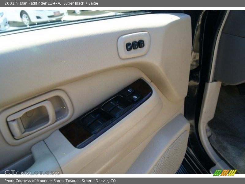 Super Black / Beige 2001 Nissan Pathfinder LE 4x4