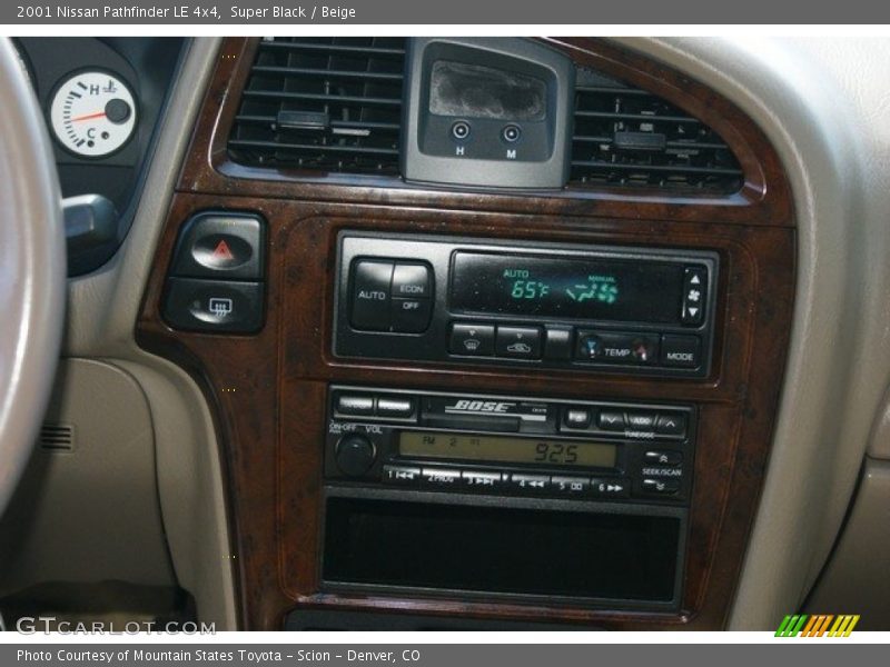 Super Black / Beige 2001 Nissan Pathfinder LE 4x4