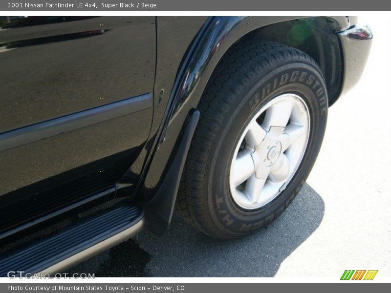 Super Black / Beige 2001 Nissan Pathfinder LE 4x4