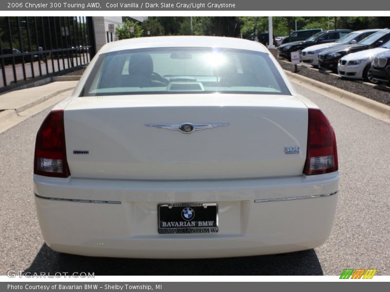 Cool Vanilla / Dark Slate Gray/Light Graystone 2006 Chrysler 300 Touring AWD