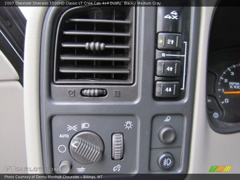 Controls of 2007 Silverado 3500HD Classic LT Crew Cab 4x4 Dually