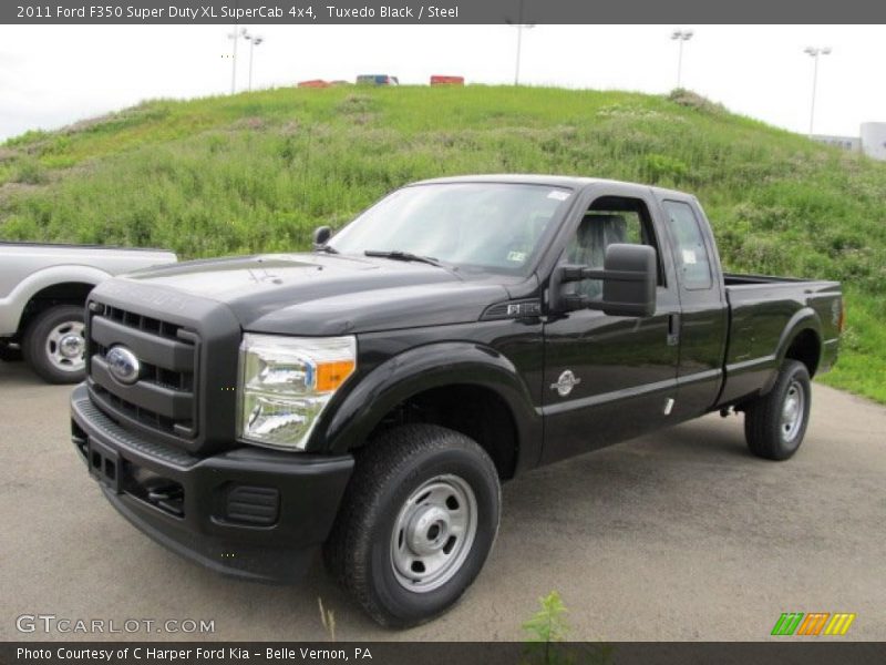 Front 3/4 View of 2011 F350 Super Duty XL SuperCab 4x4