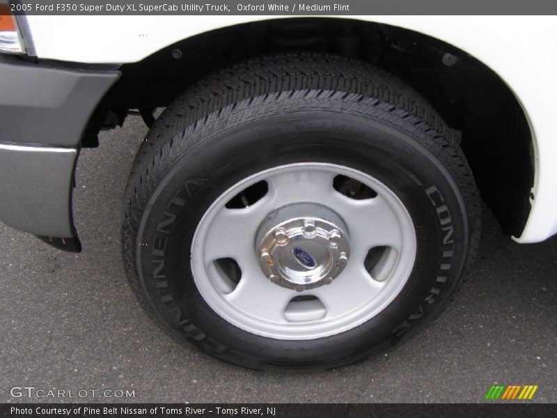 Oxford White / Medium Flint 2005 Ford F350 Super Duty XL SuperCab Utility Truck