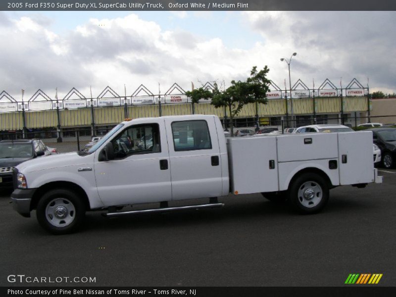 Oxford White / Medium Flint 2005 Ford F350 Super Duty XL SuperCab Utility Truck