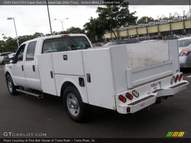 Oxford White / Medium Flint 2005 Ford F350 Super Duty XL SuperCab Utility Truck