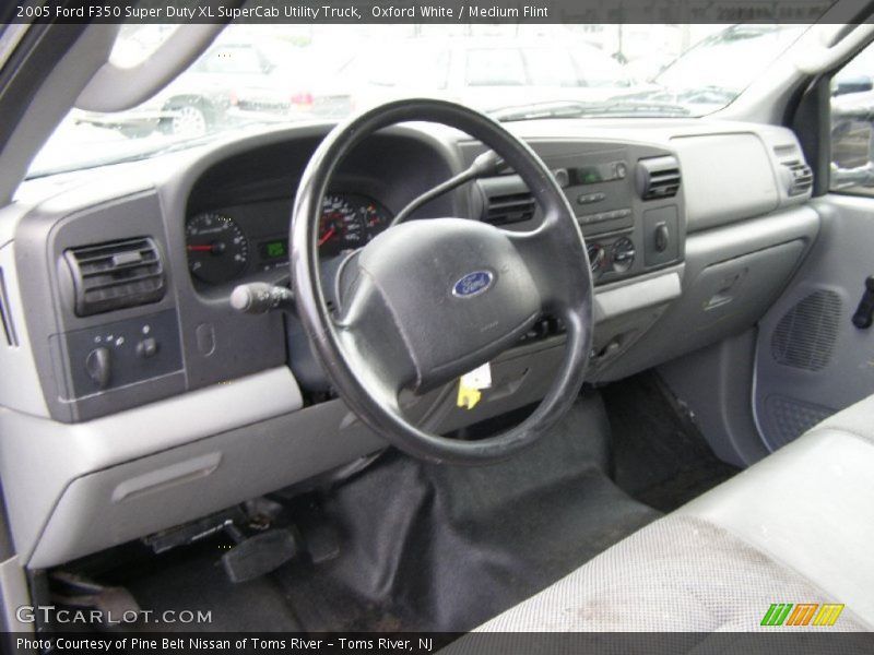 Oxford White / Medium Flint 2005 Ford F350 Super Duty XL SuperCab Utility Truck