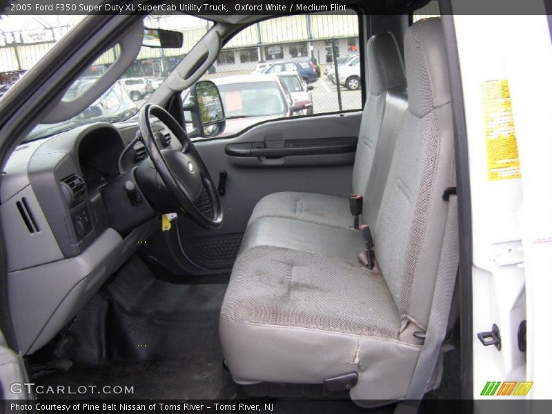 Oxford White / Medium Flint 2005 Ford F350 Super Duty XL SuperCab Utility Truck