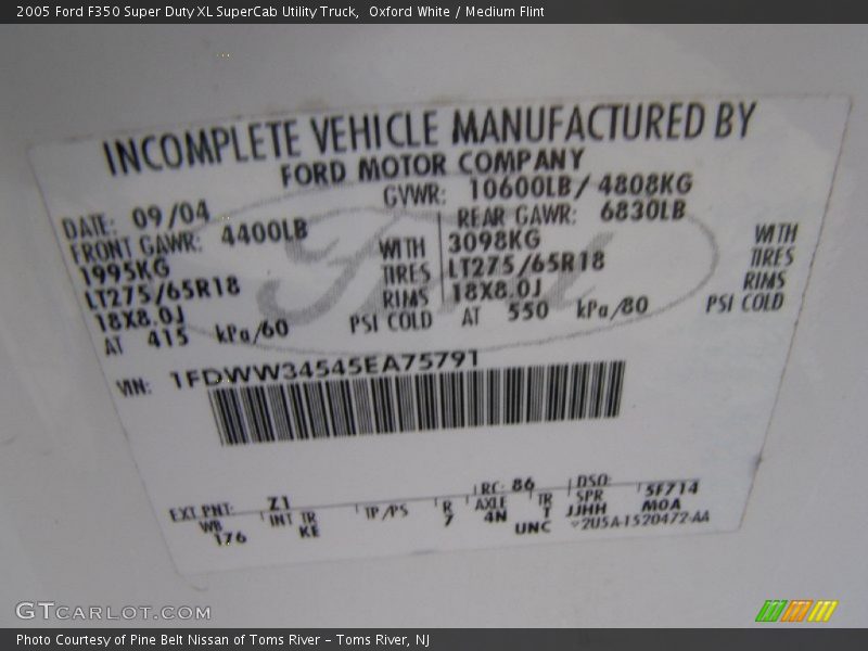 Oxford White / Medium Flint 2005 Ford F350 Super Duty XL SuperCab Utility Truck