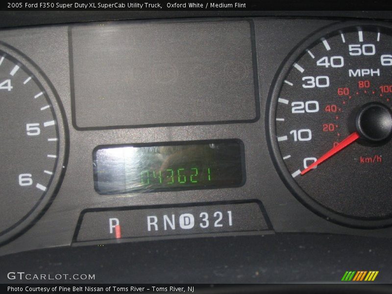 Oxford White / Medium Flint 2005 Ford F350 Super Duty XL SuperCab Utility Truck