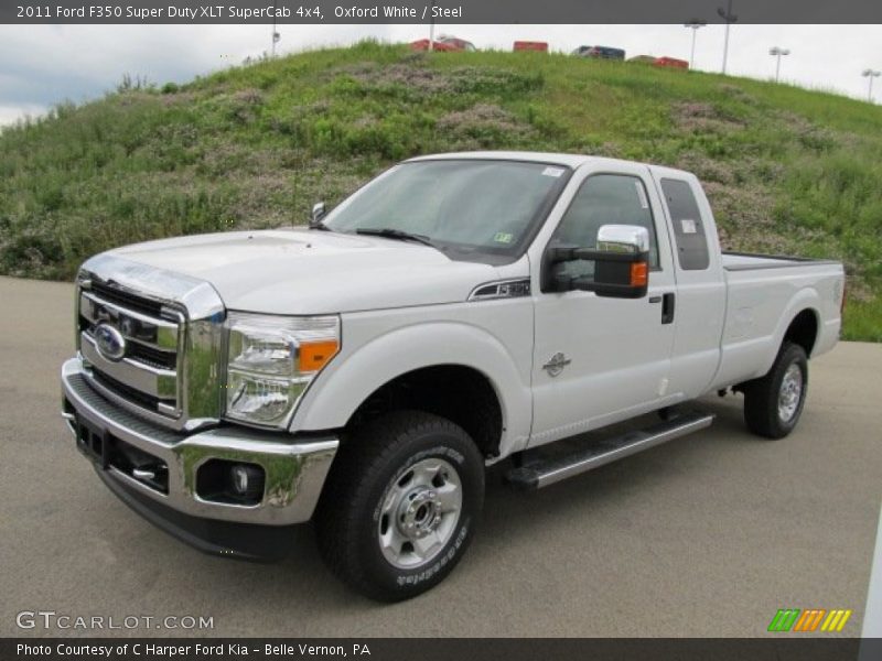 Front 3/4 View of 2011 F350 Super Duty XLT SuperCab 4x4